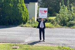 timothy-with-hh-sign